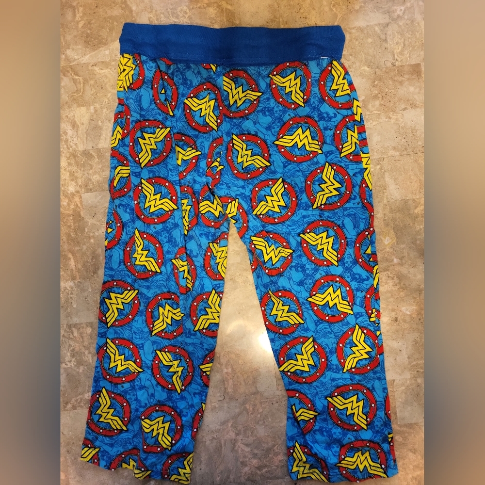 WONDERWOMAN lounge crop/capris - Picture 4 of 5